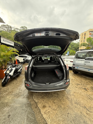 Toyota RAV4 Street