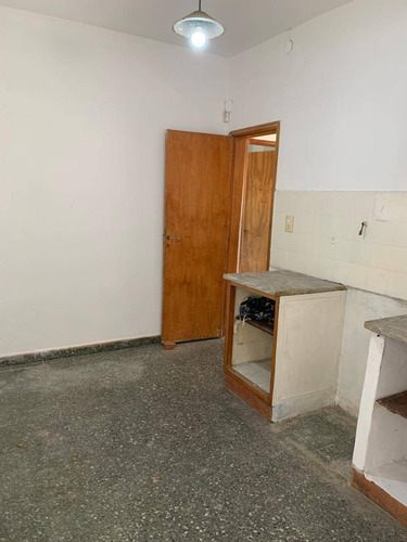 Casa 2 Dormitorios Banfield Con Cochera