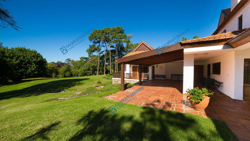 Mansion En El Golf