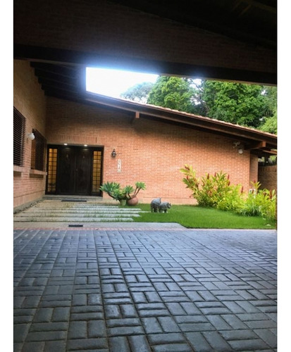 En Venta Casa 680m2 6h/6b/11p Cerro Verde 6194