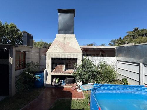 Casa 2 Dormitorios En Venta - Calle Arenales E/ 55 U 57 - General Belgrano. A Pocas Cuadras De Avenida Principal Sobre Calle Asfaltada.