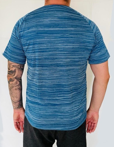 Imagem 2 de 2 de Camiseta Slim Dryfit Riscado Azul E Branco Allwinners
