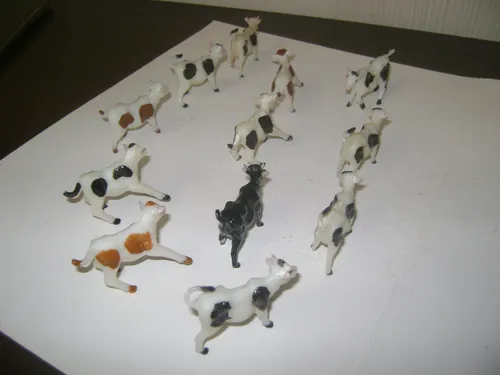 Antiguos Animalitos Tipo Eg Toys 8 Vacas 4 Terneros Razas 2 (Usado)