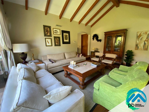 Casa En Condominio Cerro Aguas Claras , Manquehue Oriente Lb