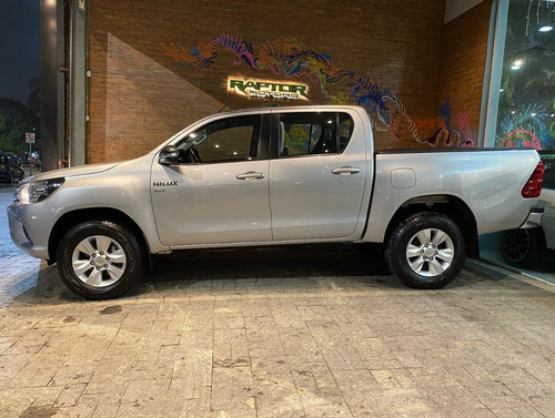Imagem 2 de 13 de Toyota Hilux Sr 4x 2cd Flex 2017