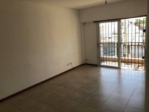 Imagen 6 de 10 de Excelente Departamento De 3 Ambientes En Venta - Castelar Norte
