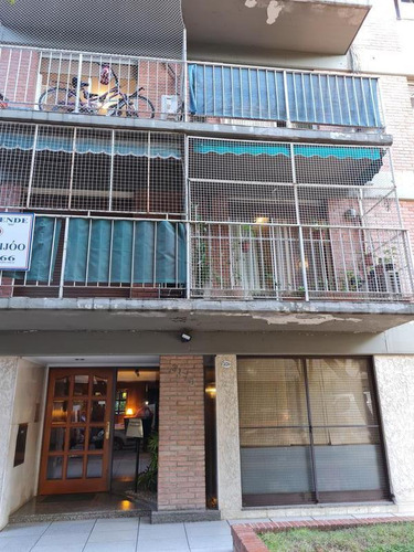 Doa Ambientes Con Balcon En Muy Buen Estado, Cerca De Medios De Transporte