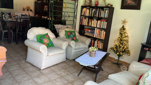 Chalet En 1 Planta, 2 Amb. + Ph 2 Amb. Con Patio, Parrilla, Garaje Y Jardín