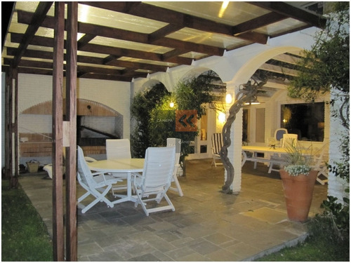 Zona Golff, Casa En Excelente Estado- Ref: 8756