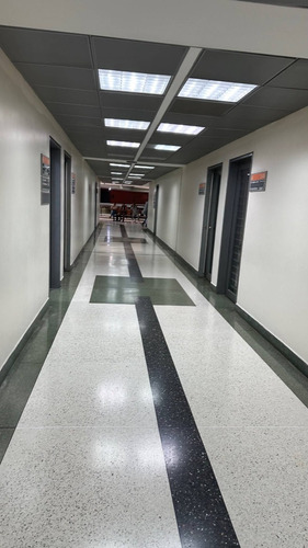 Consultorio Médico Con Planta 100 % . En Torre C, Piso 2. Clinica La Viña