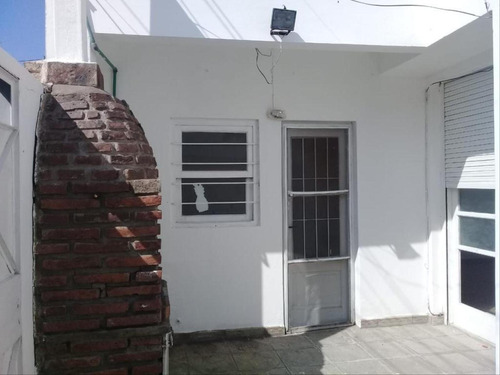 Casa De Dos Dormitorios En Alquiler