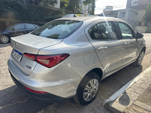 Fiat Cronos 1.0 Drive Flex 4p