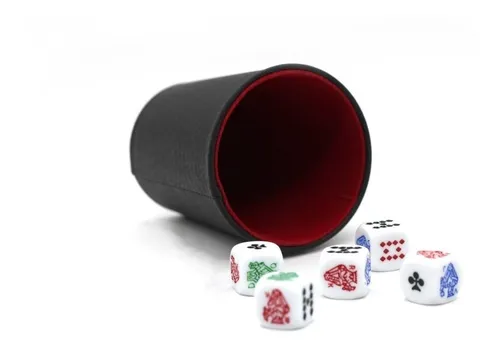 Cacho Yahtzee Juego De Mesa 6 Tatucos Paño + 30 Dados Poker