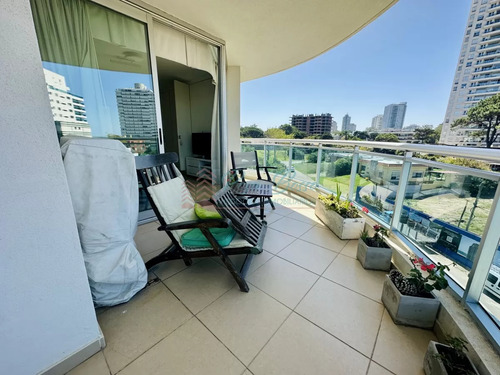 Alquiler De Apartamento De 3 Dormitorios + Dependencia En Amplia Planta En Playa Brava