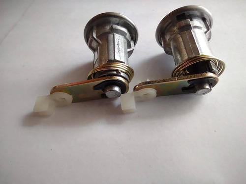 Imagen 3 de 7 de Set 2 Chapas Puerta Toyota Hilux Antigua