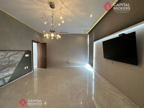 Casa En Venta De Lujo En Villa Verona Con Alberca