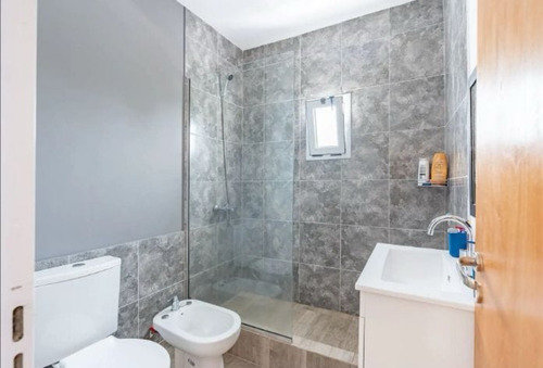 Duplex En Venta 3 Dormitorios Con Cochera Y Patio! Fisherton