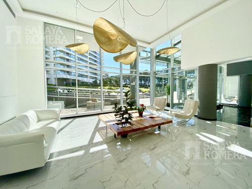 Imagen 16 de 25 de Venta Departamento En Playa Brava, Torre De Categoria, 2 Dormitorios Dependencia De Servicio