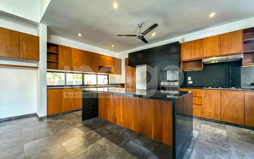 Casa En Venta En Mérida En Privada Soluna, Temozón Norte