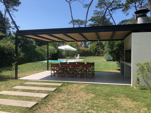 Moderna Casa En Pinares, Ubicada A 3 Cuadras Del Mar- Ref: 1329
