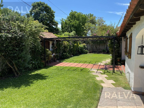 Imagen 6 de 30 de Casa Con Gran Jardin Y Piscina - Las Lomas - Frente Al Golf