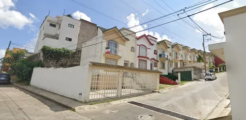 Casa En Venta, En La Calle De Fuente De Platon Col. Las Fuentes Xalapa Veracruz Remate Bancario Jmjc20-92