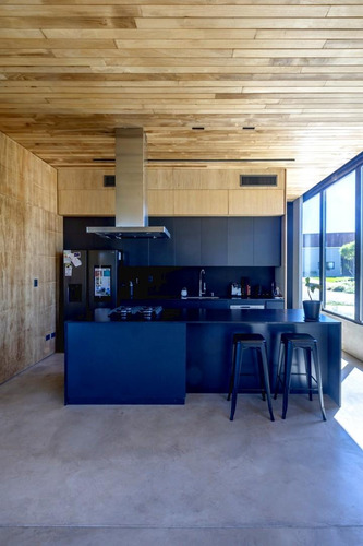 Casa En Alquiler En El Cantón, De Diseño Y Amoblada