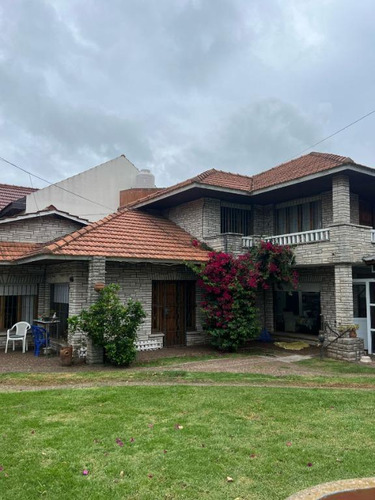 Venta Casa 6 Ambientes Jardin Parrilla Garage Barrio Constitucion