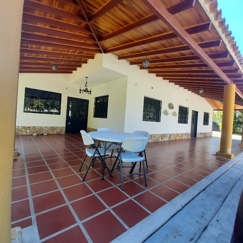 Marbella Mendoza Vende Amplia Casa En Las Morochas Iv, Con  Bellos Jardines 