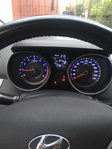 Hyundai Elantra 2014 1.8 Gls 6at Seguridad Premium