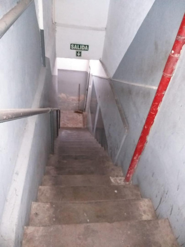 Imagen 21 de 28 de Edificio De Tres Pìsos Con Desarrollo Industrial