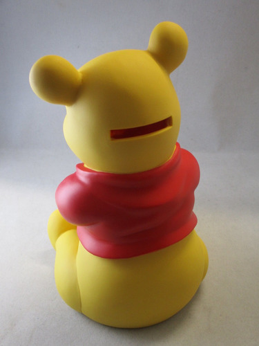 Alcancia Winnie De Pooh Sentado Con Miel Bullyland Con Llave Color Winnie The Pooh