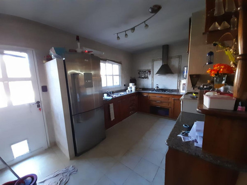 Venta Casa 319m2 Con Patio, Pileta Y Cochera En Don Bosco Quilmes, Apto Credito !!!