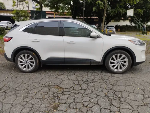 Ford Escape TITANIUM HEV TP 2500CC 4X4