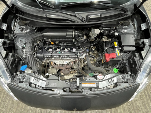 Imagen 10 de 12 de Suzuki Swift Glx 2018 Gris Oscuro Buen Estado
