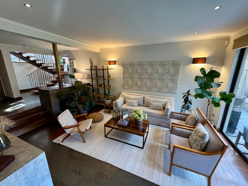 Casa Remodelada En El Arrayan / Lo Barnechea