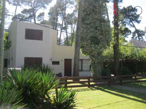 Casa En Alquiler, 4 Dormitorios, Pinares.