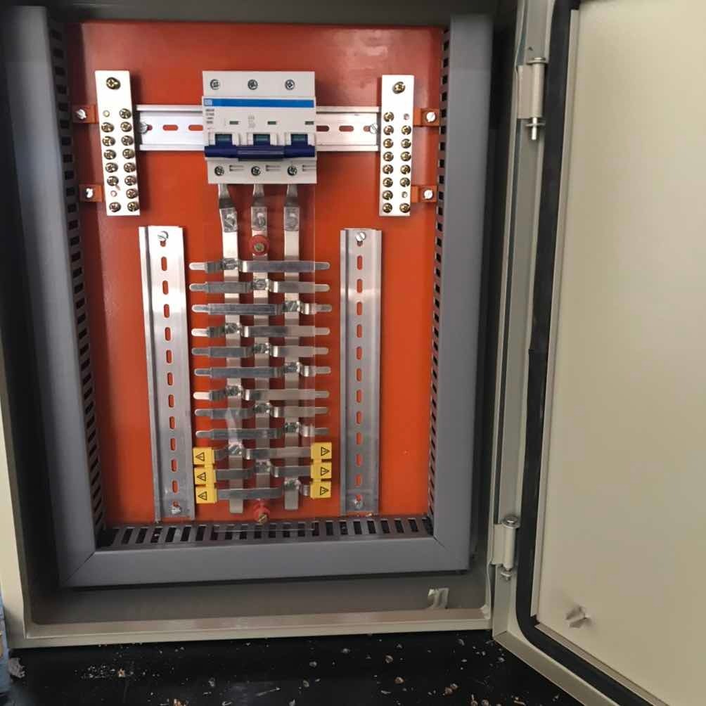 Quadro De Distribuição Trifasico Com Barramento Para 24 Disjuntores Quadro Distribuição 24 Polos 100 A Trifásico Embutir | Mercado Livre