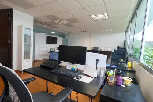 Oficina En Arriendo/venta En Chico Norte. Cod V1648