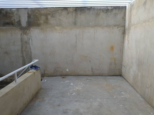 Imagen 21 de 23 de Townhouse En Venta En Av Aragua, Urb Karol Home. 04121994409