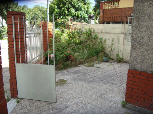 Casa A Refaccionar De 4 Ambientes Patio Y Cochera.