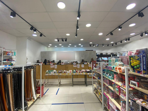 Local - Gran Local Comercial En Ituzaingo Casi Peatonal Sarandí, 15 Mts De Frente, 880 M2 !!