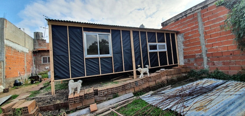 Imagen 2 de 18 de Prefabricada De 25m2 Con Aberturas De Madera Techo De Chapa
