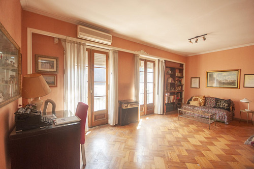 Departamento De 4 Ambientes En Edificio Histórico En Congreso