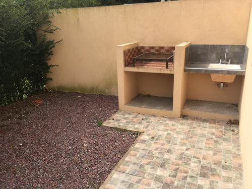 Alquiler Duplex De Dos Dormitorios Con Patio En Devicenzo Chico!