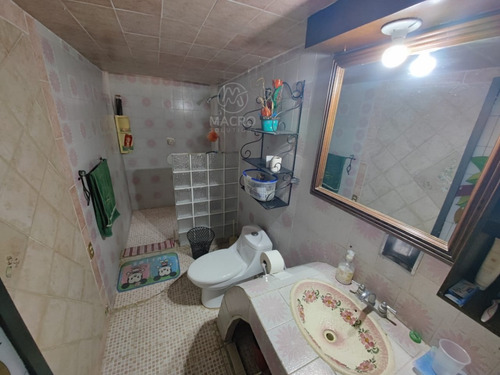 Casa En Venta En Col. Las Brisas, Temixco, Morelos Con Alberca Y Jardín.