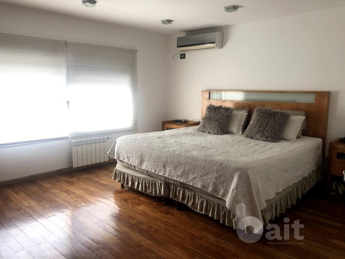 Imagen 6 de 29 de Venta Casa En El Cerro De Las Rosas, Moderna, Impecable De 3 Dormitorios Con Pileta Climatizada Y Calefacción Central.