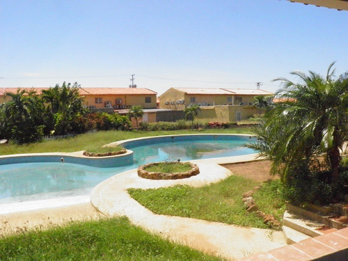 Imagen 12 de 12 de Town House Con Lindos Acabados.