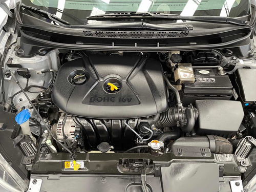 Imagen 11 de 12 de Hyundai Elantra 2015 1.8 Limited Tech At