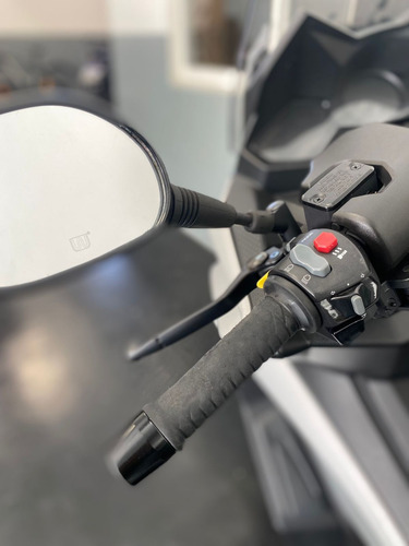 Kymco Ak 550